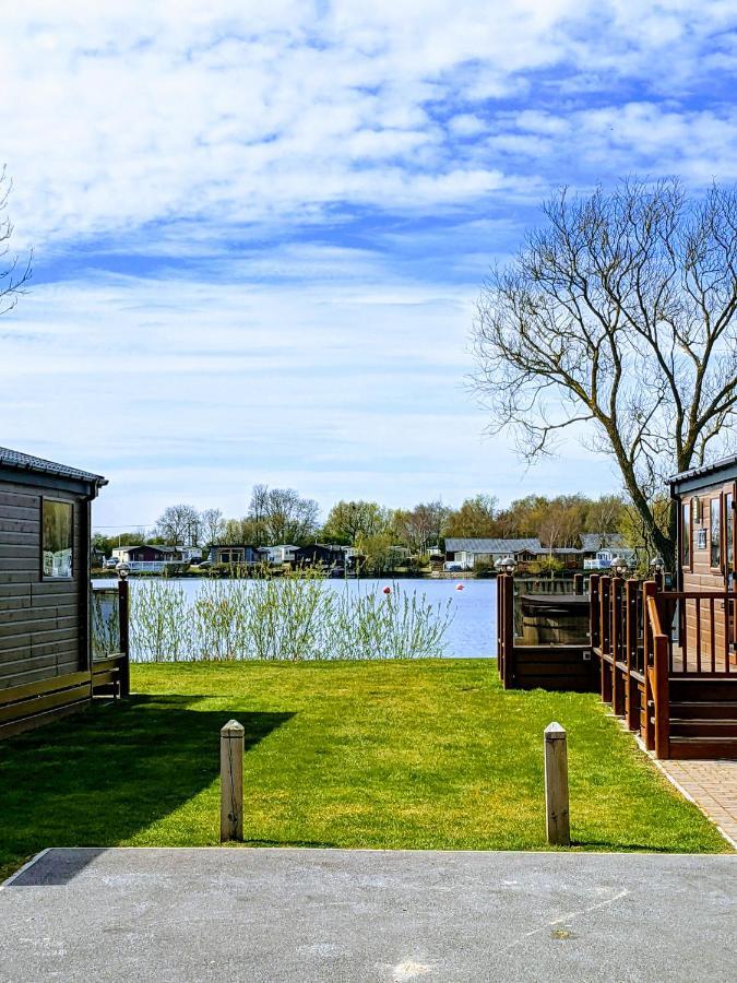 Tattershall Lakes - Merlin Point Hotel Bagian luar foto